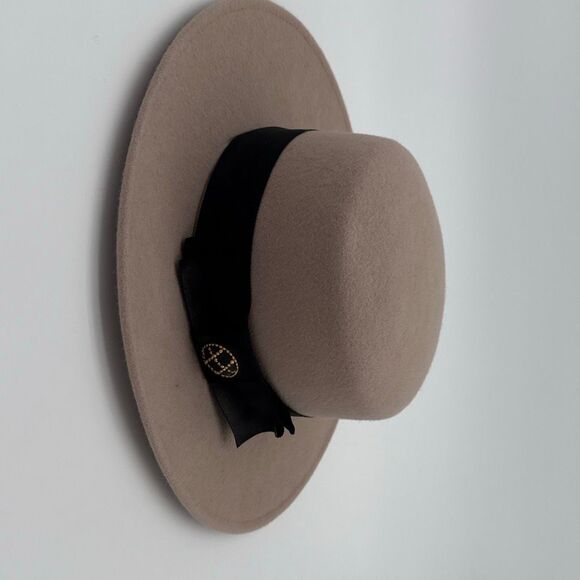 Vintage 1960s Women’s Wool Boater Hat Beige Flat Crown Made in USA - Picture 2 of 7